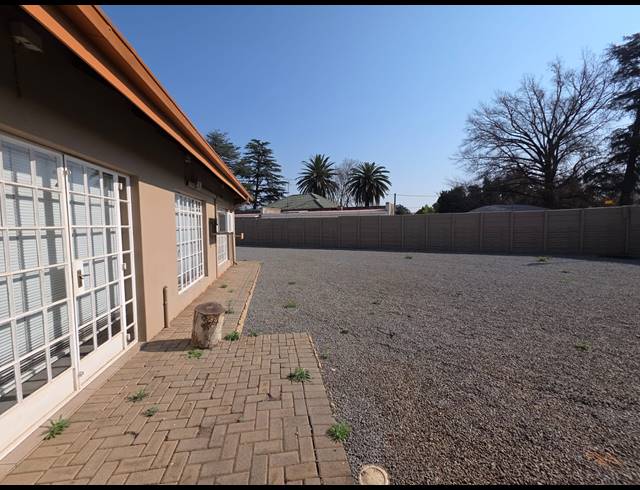 1,500M² OFFICE FOR SALE IN THREE RIVERS